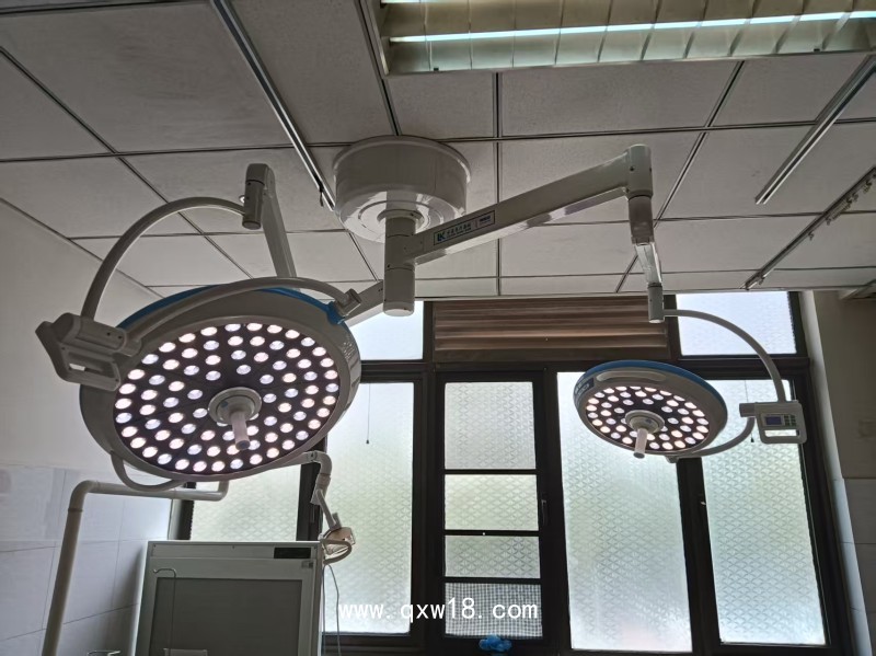 電動手術床